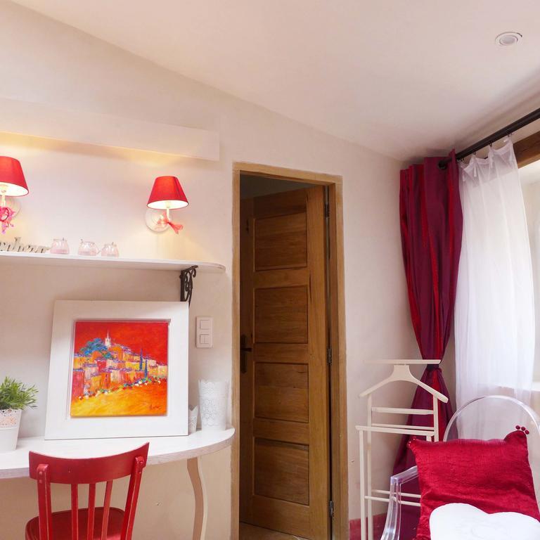 Maison D'Hotes Une Hirondelle En Provence Roussillon en Isere Exterior foto